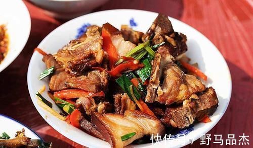 青椒炒腊肉|炒腊肉前,只会泡水是不行的,多做一步,腊肉香嫩不肥腻,还不柴