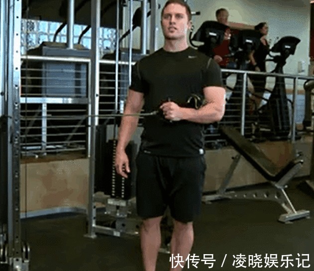 小姐姐|魔鬼身材+少女脸,靠健身收入过亿的帕梅拉跟她练真的有用吗?