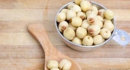 胃不舒服的人，平時(shí)常用4物泡水喝，胃也會(huì)“感激”你