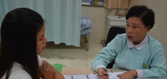 对手机|孕妈能玩手机吗这4种玩手机的方式,可能造成胎儿发育迟缓