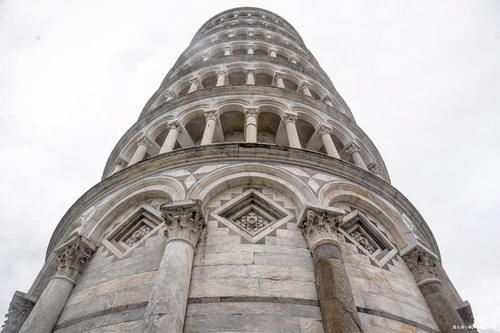 意大利这个塔楼，因伽利略试验闻名，与长城并称中古世界七大奇迹