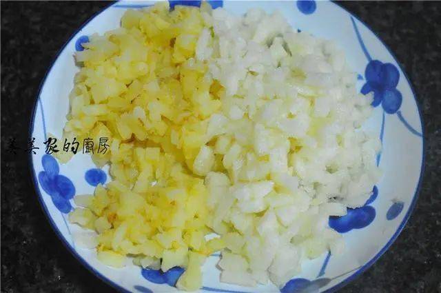 不論男女，早上空腹吃點它，相當于慢跑1小時，口臭便秘慢慢消散