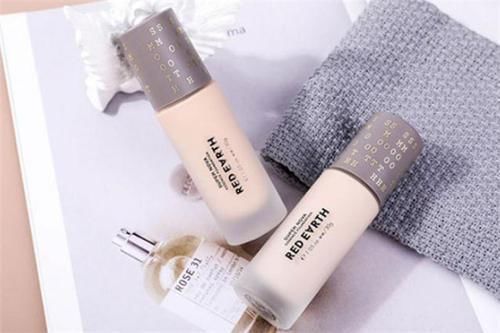 美宝莲|学生党不能错过的几款平价粉底液,性价比超高,高级又不踩雷