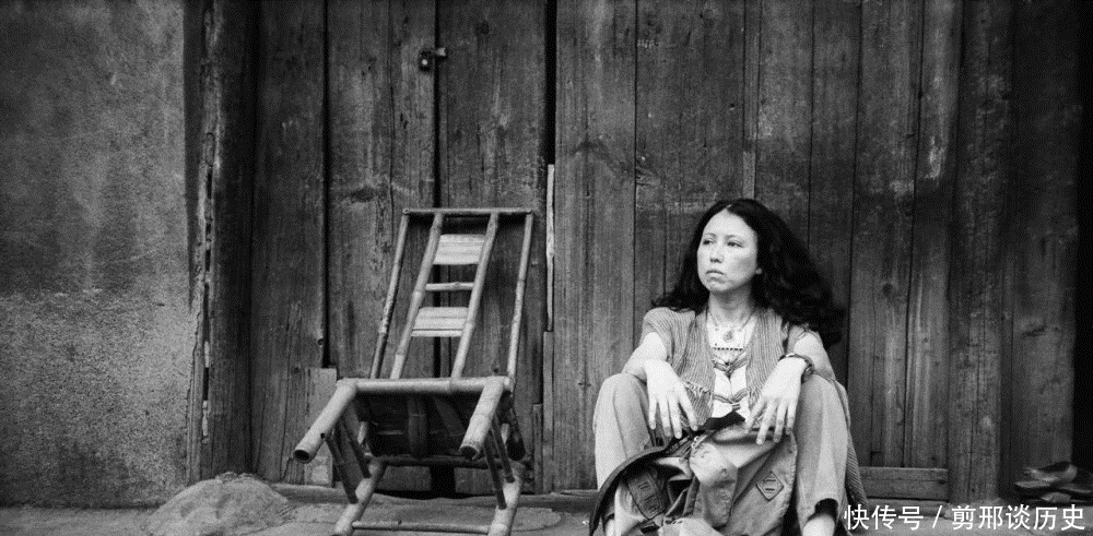 愁容|三毛旧照:少女时楚楚动人,中年依偎异国丈夫怀里,晚年满脸愁容