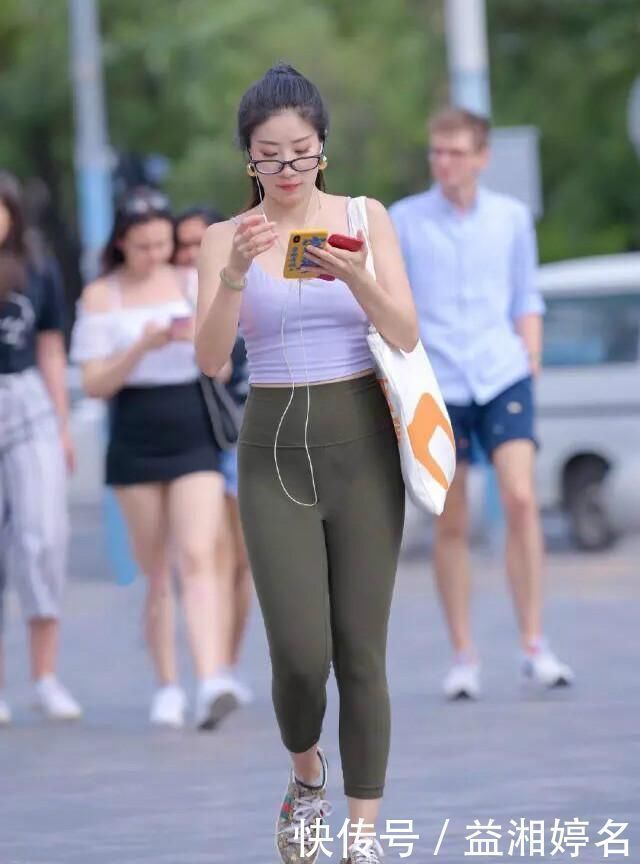 身材高挑|腿粗的女孩，穿打底裤也有“风险”，一不小心就成了“五大三粗”