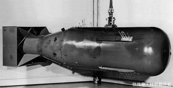 奥本海默|二战美国投下原子弹后,盟国士兵在欢呼,而一位科学家却哭了