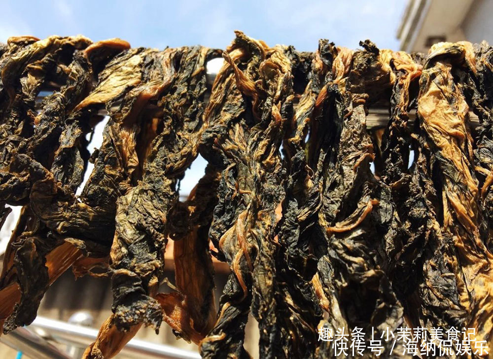 制作梅干|9月,此类菜不怕过期,一次买20斤做成梅干菜,炖肉做馅都特香