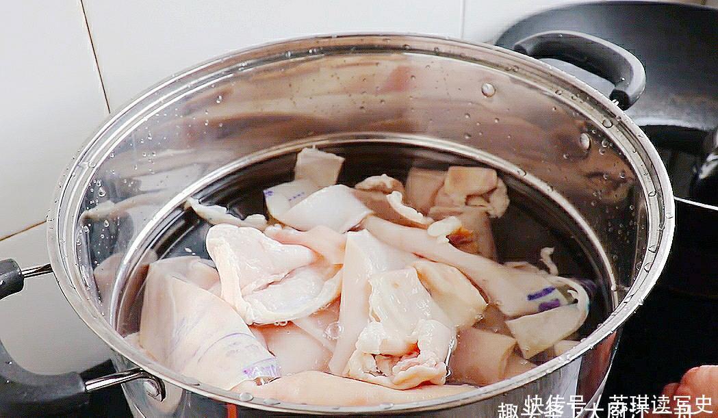  不腥|想吃猪皮冻不用买，手把手教你在家做，皮冻劲道q弹，不腥不臭
