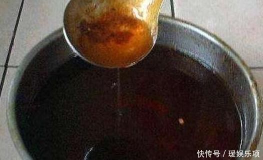 君子兰一年到头“只见叶”盆里加勺“它”，花儿立刻爆出盆