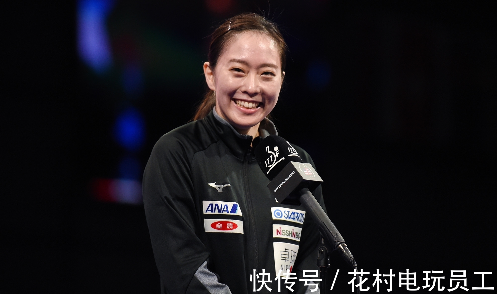 石川佳纯在美国说中文,捂脸害羞,观众欢呼