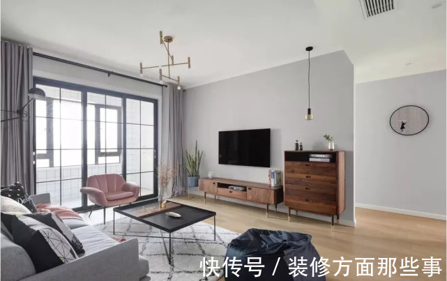 硅藻泥|102平北欧风三居室,选择深色布艺沙发只是为了耐脏