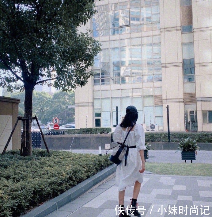 小姐姐 刘雯普通白裙穿出国际大牌感,配披肩发好有少女感