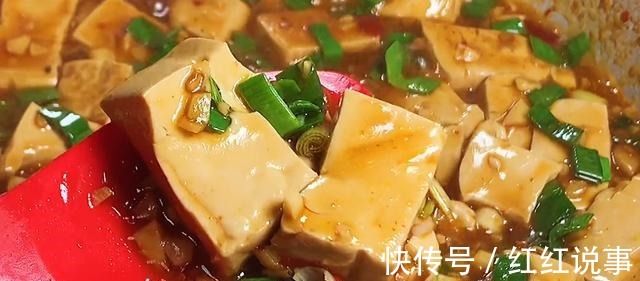 豆腐这样做,比肉还香,做法简单,一看就会,好吃又下饭!