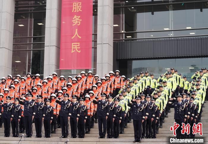 警务|上海公安民警在岗位上迎接2022年“中国人民警察节”