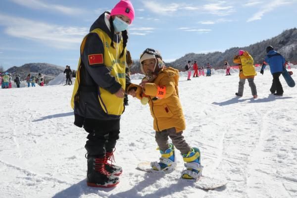 神农架国际滑雪场|冰雪运动走进神农架林区校园