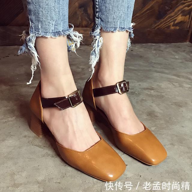优雅|早不穿高跟鞋了,聪明女人都改穿一字扣粗跟单鞋,舒适时尚不累脚