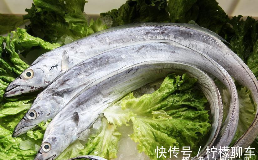 油炸带鱼|买带鱼,黑眼睛和黄眼睛区别大;牢记3买2不买,带鱼鲜嫩又解馋