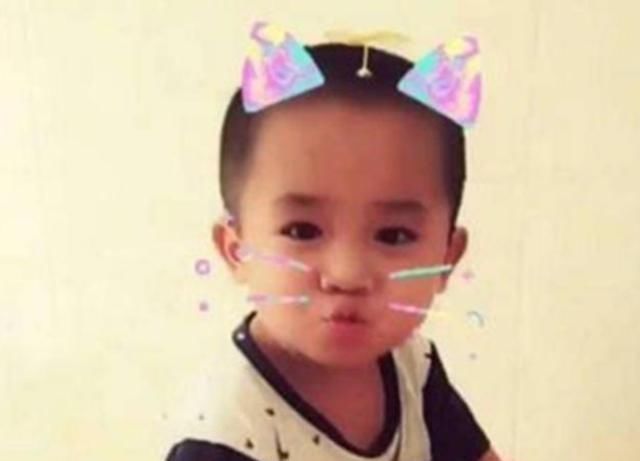 怀孕期间|因吃奶太用力,被妈妈用剪刀划花的男孩,如今怎么样了