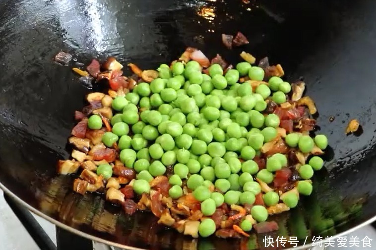 吃法|豆腐又出新吃法,做法简单,鲜香适口,一口一块,真过瘾