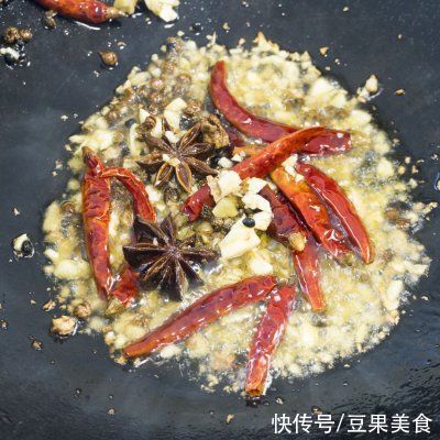  鸡肉|家常菜这么多，小鸡炖蘑菇一定不可错过