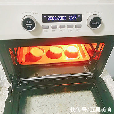 完爆 的奶香蛋挞秘酥到掉渣,超级嫩滑哦