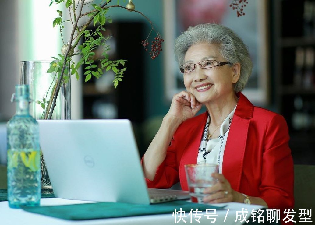 穿搭 她是我见过最有气质的老人,91岁也不服老,发型和穿搭堪比教科书