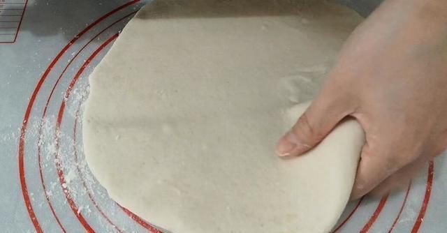 做法|发面饼简单的做法,别直接上锅烙,加上这一步出锅比面包还香