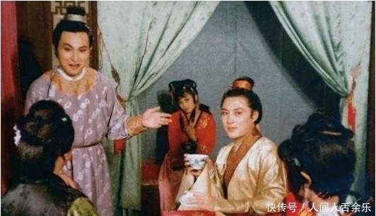 贾珍#《红楼梦》尤三姐骂贾琏“清水下杂面,你吃我看见”,什么意思?