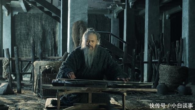 孔子说:“晏子,小人也”;晏子说:“孔某人与叛贼白公是同类”