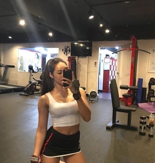 强壮|辣妈健身房撸铁多年肌肉强壮，自律的人实在是太强悍了！