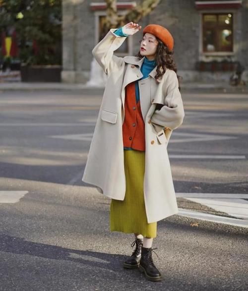 穿大衣少配打底裤,很平庸,今年试试这4款“下装”,时髦好看