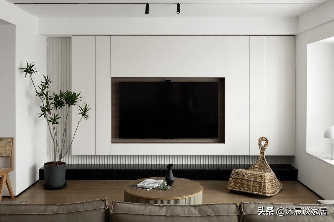 空间|她的极简新房,135平方米横厅结构,室内简洁干净,尽显轻松自然