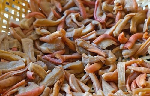 腌萝卜时加盐是大忌，很多人都不懂，多加点这个，萝卜爽脆不回软