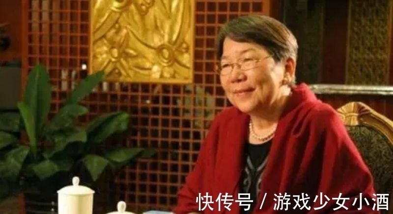 青丝暮成雪$席慕蓉笔下很感人的一首诗,短短十三行字,写尽了大多数人的青春