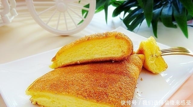 平底锅就能完成的、入口即化的舒芙蕾式蛋糕,简单好做,太好吃!