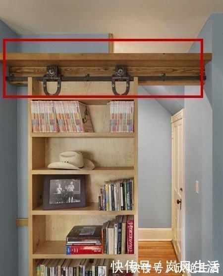 滑轨|卧室不打门做门洞,装上带滑轨置物架,又能储物又能当门使