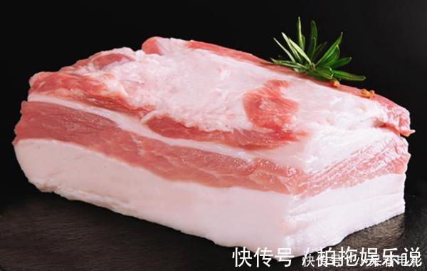 买五花肉,注意区分“上五花”和“下五花”,味道不一样,别买错