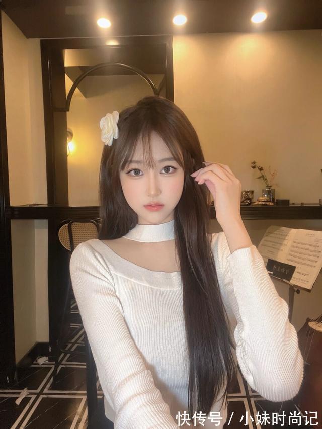 毛衣 白色毛衣带来的温柔感,让美女更加漂亮,温婉可人