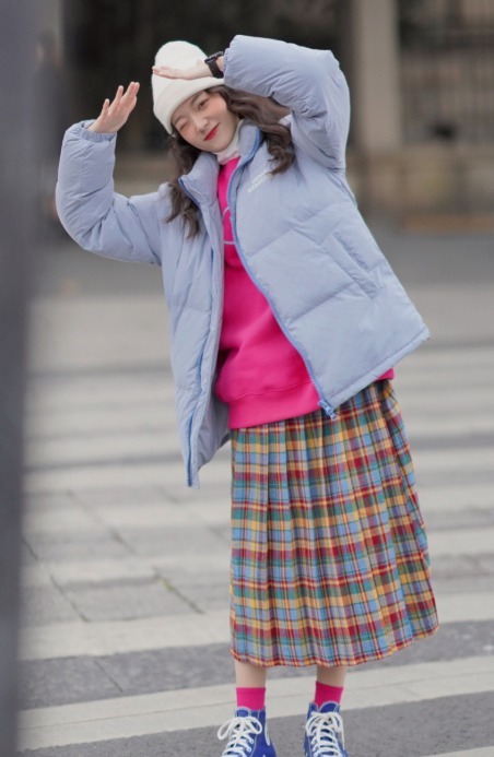 半身裙|小个子女生的冬季穿搭,羽绒服搭配半身裙显高显瘦,青春感满分!