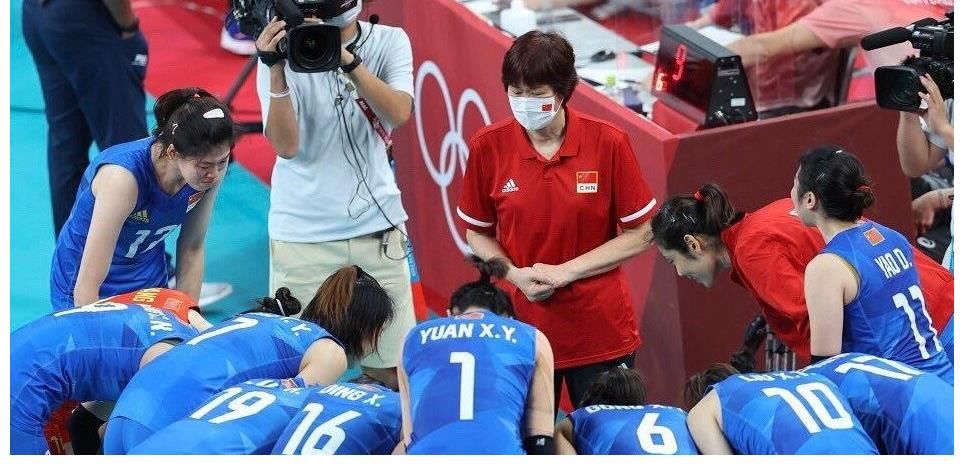 世界女排|国际排联隐晦表露，中国女排已经掉队，朱婷女排第一人头衔易主