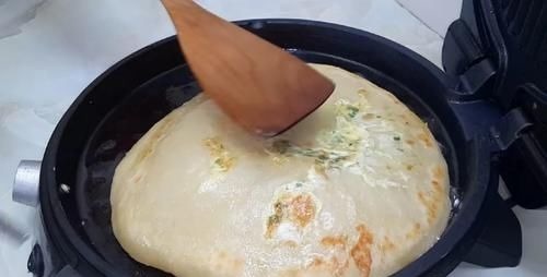 面粉又出神奇做法,不发面不烫面,外焦里软又空心,吃过念念不忘