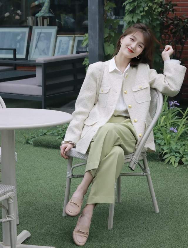 小个子|秋天一定要穿一次“小香风套装”,高级不说还显白,美进骨子里