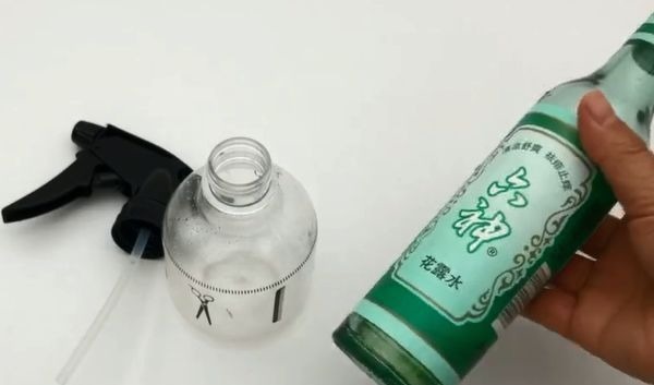 枕头上套2个塑料袋,10个家庭9个家庭都需要!学会受用一生!