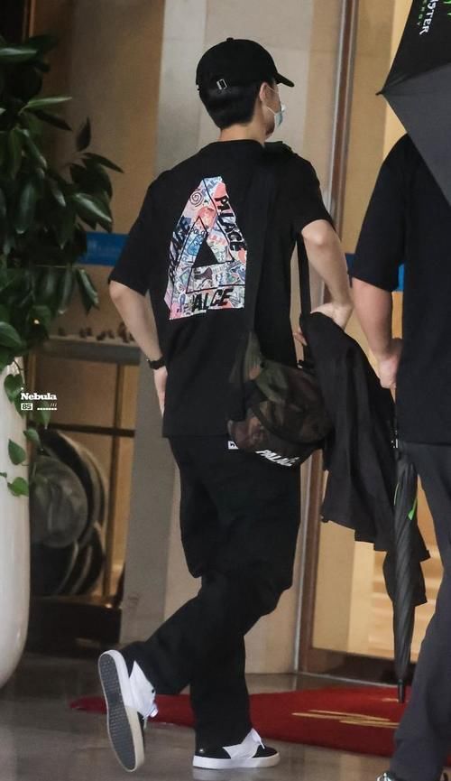 P王一博肯定开心极了!PALACE & EVISU,2021年,又要出联名款了~