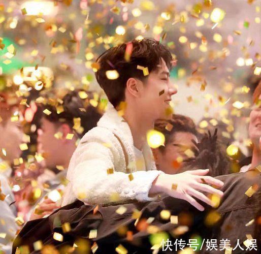 EDG夺冠，明星纷纷激动祝福，罗云熙激动到破音，王一博却被骂