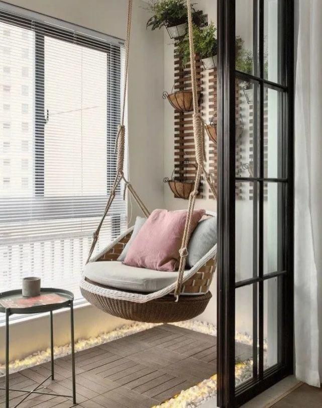 防腐木|越来越多人阳台不铺瓷砖，如今用它来代替，太聪明了