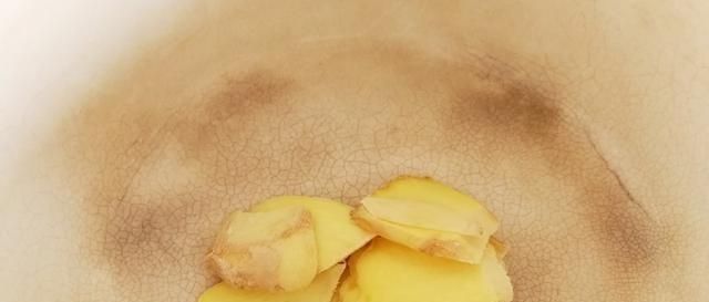 女人过了45岁，多吃这种碱性食物，2元一斤，帮你安稳度过更年期