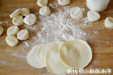 好吃|2块钱一斤，入馅做饺子特鲜，咬一口满嘴汁，比芹菜黄瓜馅好吃