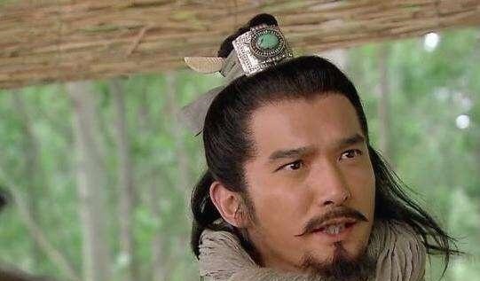 林冲上梁山后,王伦非要投名状,结果却因两种极端性格害死了自己