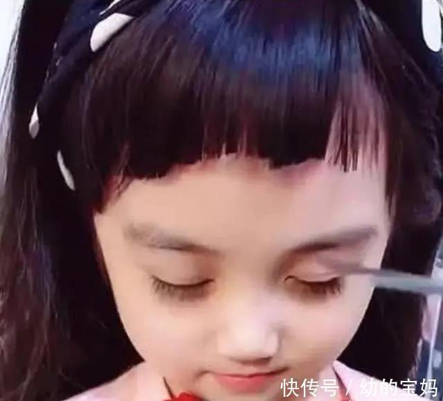 眼睛|宝妈给女儿剪狗啃式刘海,娃睁眼后才知,什么是一双眼拯救一张脸